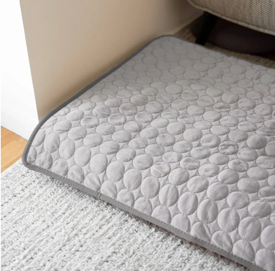 BreezeLuxe™ Ice Silk Pet Cooling Mat